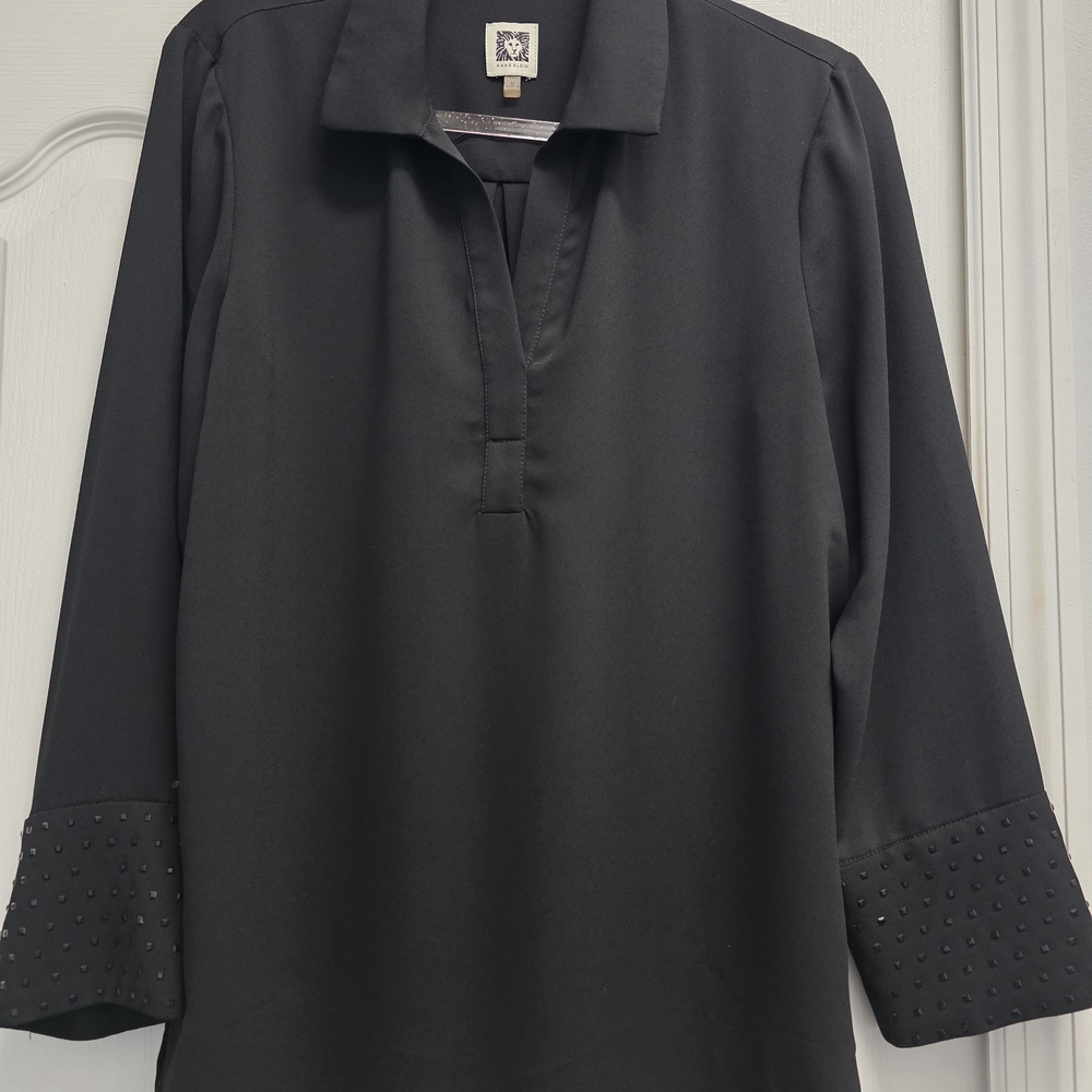 Anne Klein Black Textured Fabric with Gold Accent
